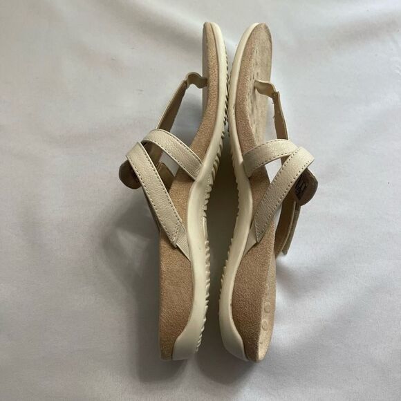 Vionic Karley Cream Flip Flop Sandals Size 11 - Picture 9 of 10